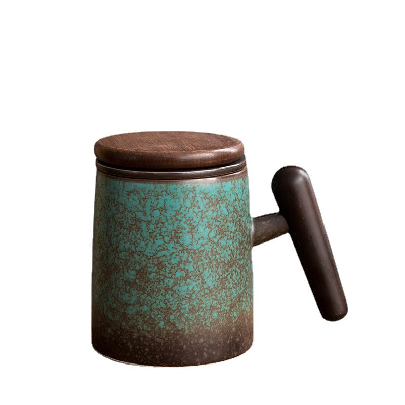 Separation Of Filtered Tea Water To Make Tea Cups